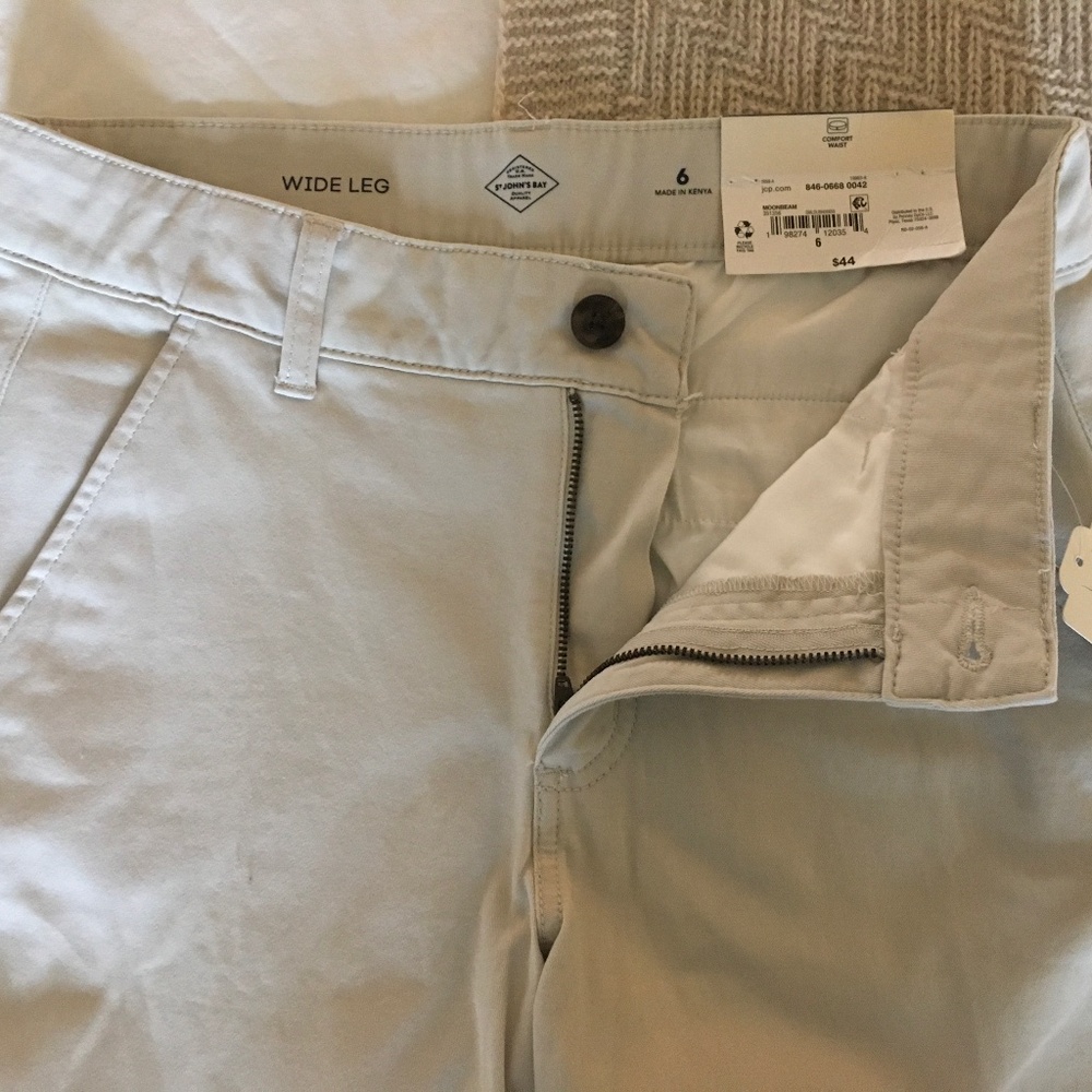 St johns bay wide, leg, mid rise, easy fit through hip and thigh.  New with tags
